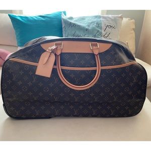 SOLD🔴Auth. Louis Vuitton eole duffle rolling bag